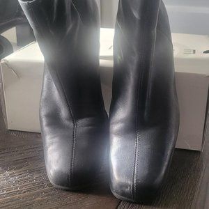 Aerosoles Black Soft Leather Bootie Size 10